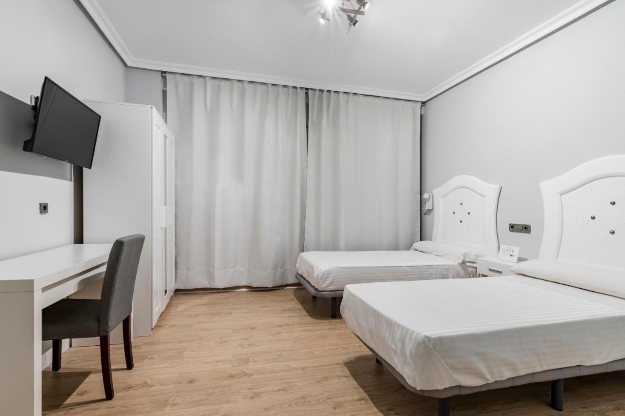 Hostal Los Angeles มาดริด ภายนอก รูปภาพ