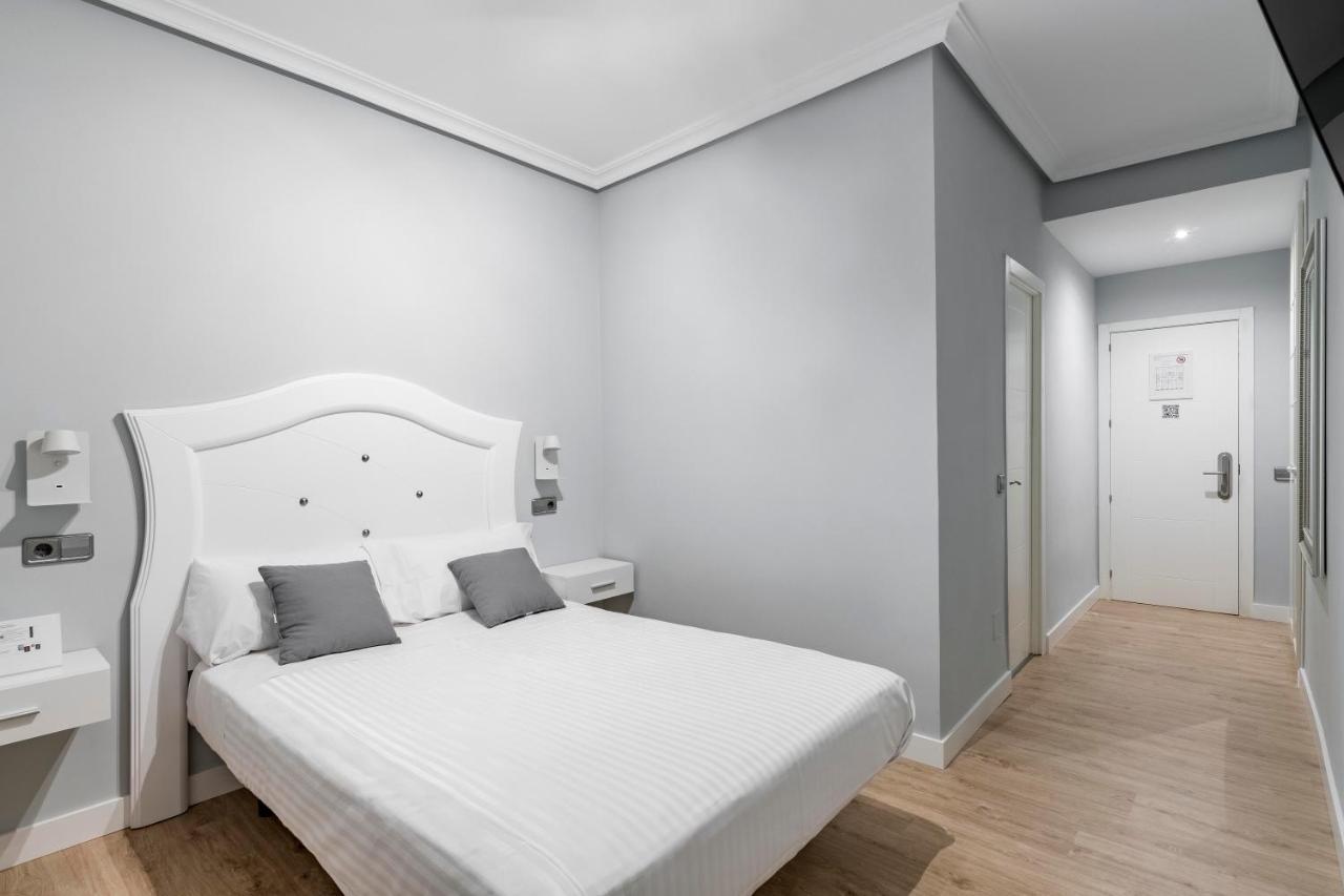 Hostal Los Angeles มาดริด ภายนอก รูปภาพ