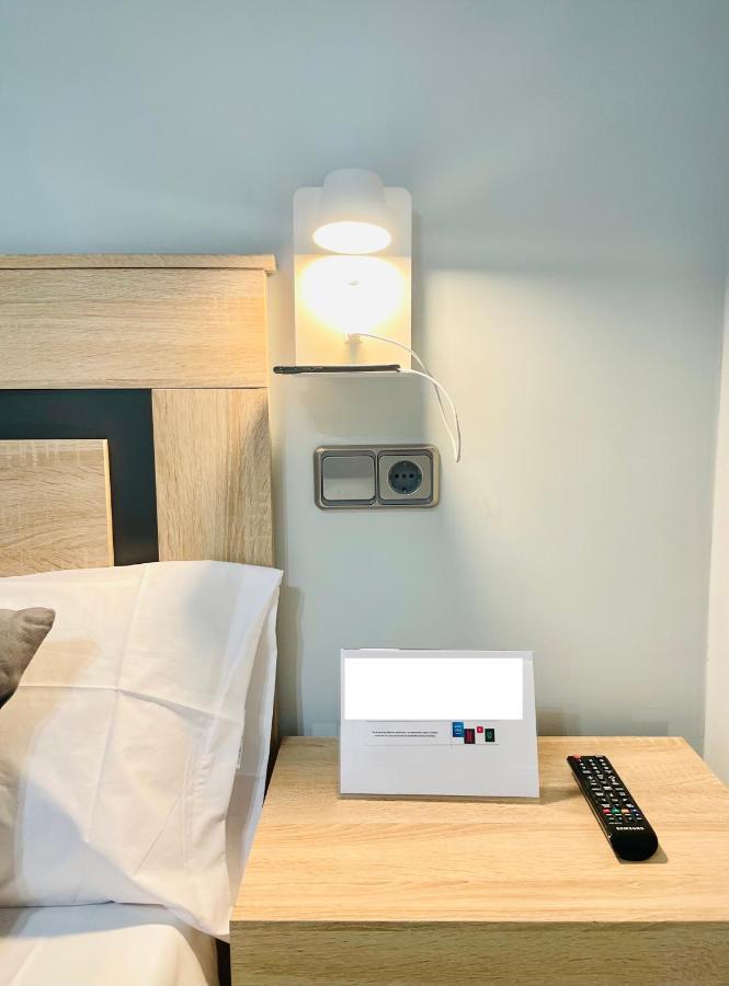 Hostal Los Angeles มาดริด ภายนอก รูปภาพ
