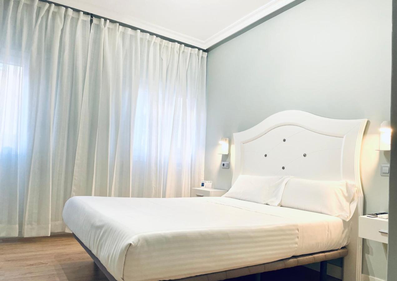 Hostal Los Angeles มาดริด ภายนอก รูปภาพ