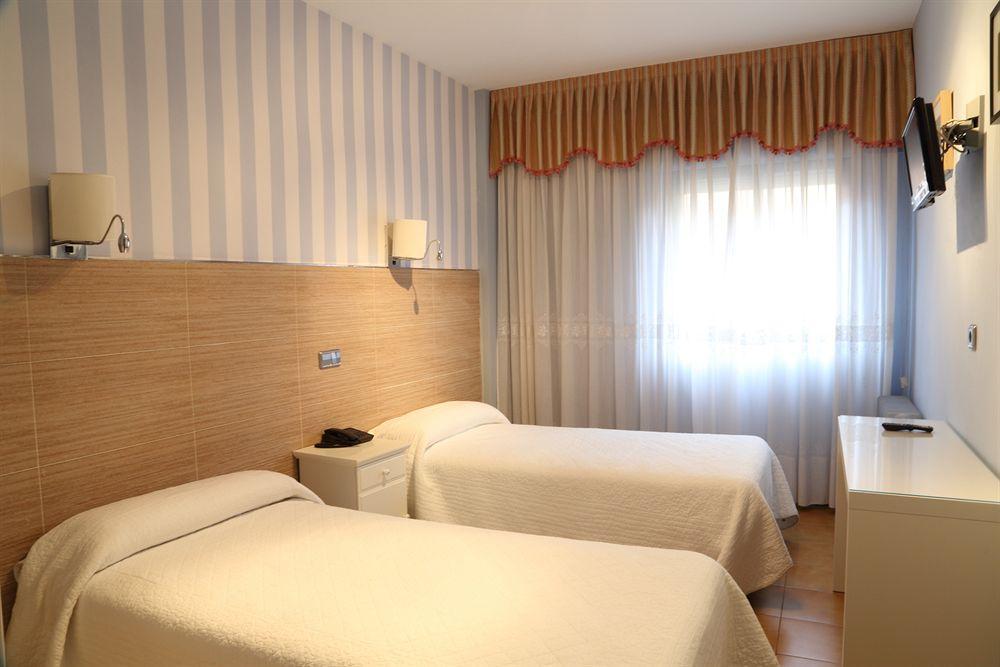 Hostal Los Angeles มาดริด ภายนอก รูปภาพ
