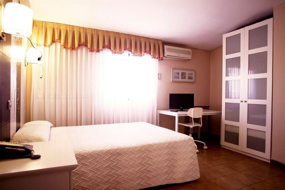 Hostal Los Angeles มาดริด ภายนอก รูปภาพ