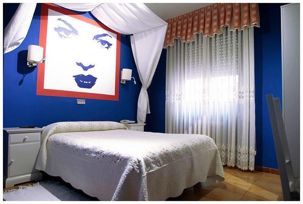 Hostal Los Angeles มาดริด ภายนอก รูปภาพ