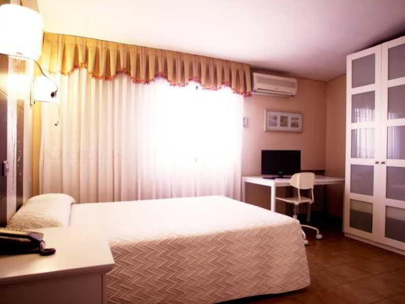 Hostal Los Angeles มาดริด ภายนอก รูปภาพ